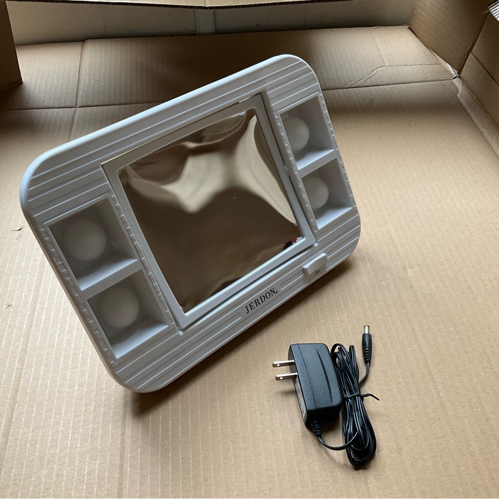 Jerdon lighted magnify makeup mirror